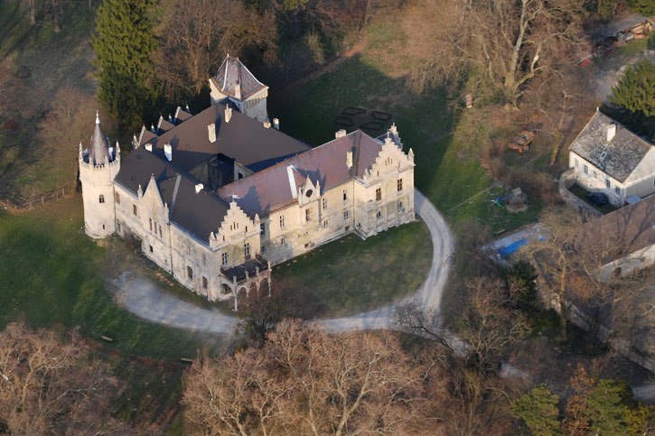 Schloss Walterskirchen in Wolfsthal, Luftbild